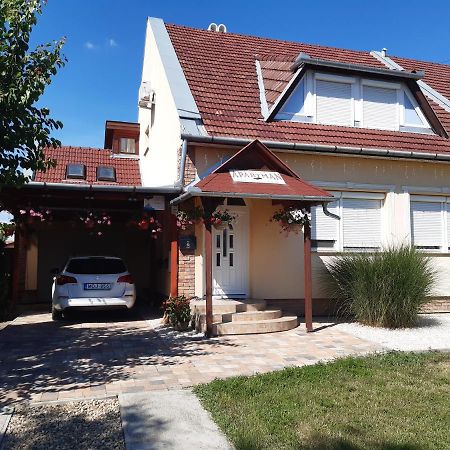 Boglarka Apartman Gyula Exteriör bild