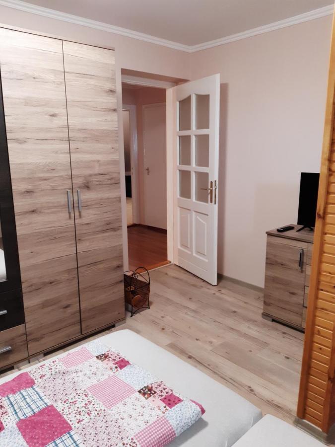 Boglarka Apartman Gyula Exteriör bild