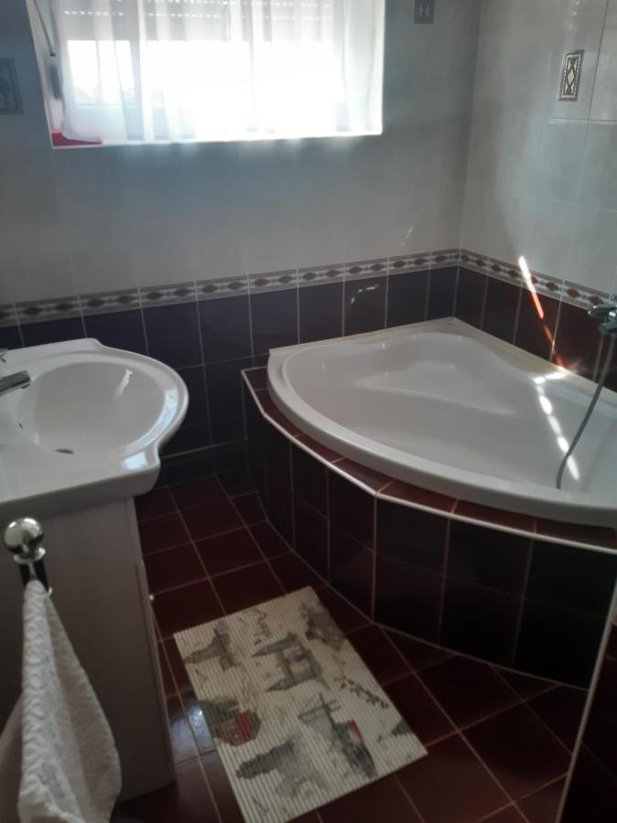Boglarka Apartman Gyula Exteriör bild